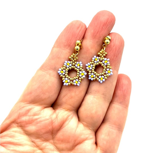 Hand Crafted Small Purple Daisy Wreath Earrings Gold Posts - Picture 5 of 6